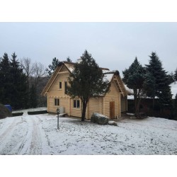 DOM Z BALI DREWNIANYCH KRYTY STRZECHĄ