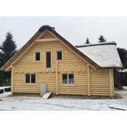 DOM Z BALI DREWNIANYCH KRYTY STRZECHĄ